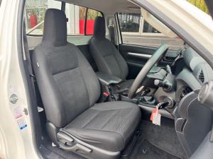 Toyota Hilux 2.4GD-6 single cab Raider manual - Image 16