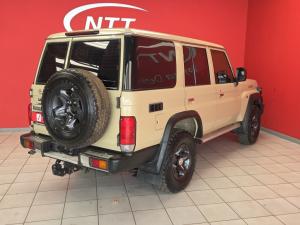 Toyota Landcruiser 76 2.8 GD-6 S/W - Image 2