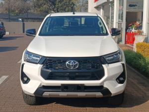 Toyota Hilux 2.4 GD-6 Raider 4X4 automaticD/C - Image 4