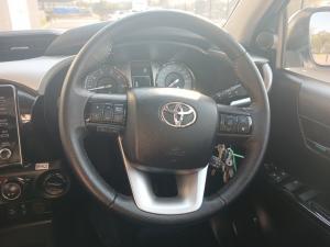 Toyota Hilux 2.4 GD-6 Raider 4X4 automaticD/C - Image 8