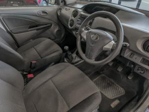 Toyota Etios hatch 1.5 Sprint - Image 5