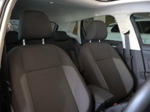 Volkswagen Polo hatch 1.0TSI Life auto - Image 29