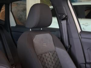Volkswagen Polo hatch 1.0TSI R-Line - Image 32