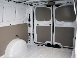 Volkswagen Transporter 2.0TDI panel van LWB manual - Image 19