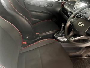 Hyundai Grand i10 1.0 Premium hatch - Image 5