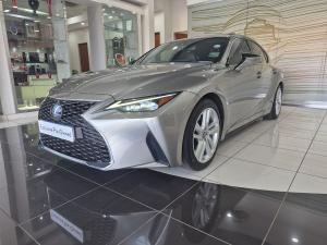 Lexus IS 300h SE - Image 5
