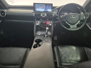 Lexus IS 300h SE - Image 8