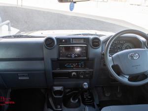 Toyota Land Cruiser 79 4.5D-4D LX V8 single cab - Image 6