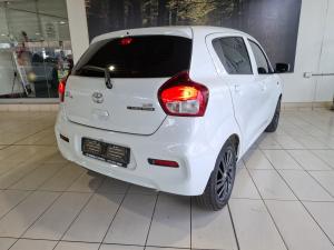 Toyota Vitz 1.0 XR manual - Image 2