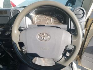 Toyota Land Cruiser 79 4.2D single cab - Image 8