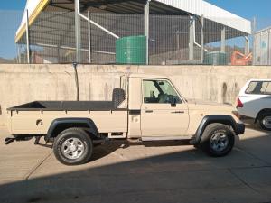 Toyota Land Cruiser 79 4.2D single cab - Image 3