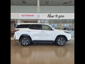 Toyota Fortuner 2.4GD-6 4X4 automatic - Image 3
