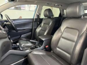 Hyundai Tucson 2.0 Crdi Elite automatic - Image 11