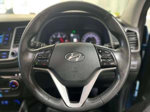 Hyundai Tucson 2.0 Crdi Elite automatic - Image 13