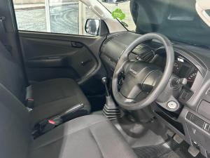 Isuzu D-Max Gen 6 250C single cab Fleetside - Image 7