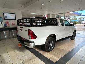 Toyota Hilux 2.4GD-6 Xtra cab Raider manual - Image 2
