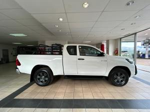 Toyota Hilux 2.4GD-6 Xtra cab Raider manual - Image 3