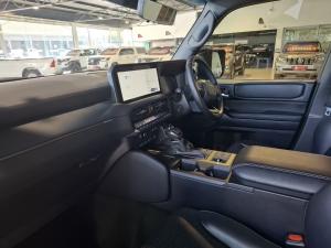Toyota Land Cruiser Prado 2.8GD VX-R - Image 7