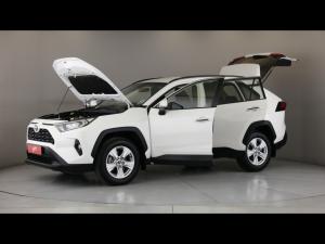 Toyota RAV4 2.0 GX auto - Image 27