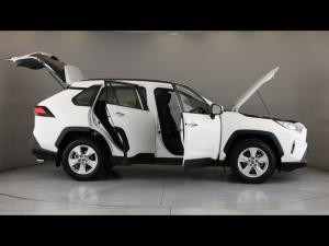 Toyota RAV4 2.0 GX auto - Image 30