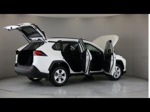 Toyota RAV4 2.0 GX auto - Image 31