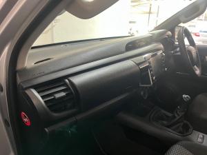 Toyota Hilux 2.4GD-6 single cab Raider manual - Image 6