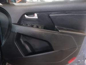Kia Sportage 2.0 Crdi AWD automatic - Image 12