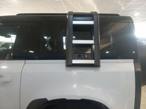 Land Rover Defender 90 D300 X-Dynamic SE - Image 5