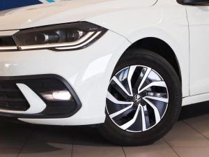 Volkswagen Polo hatch 1.0TSI Life manual - Image 5