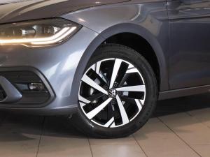 Volkswagen Polo hatch 1.0TSI Life manual - Image 5