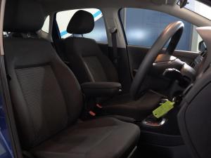 Volkswagen Polo Vivo hatch 1.6 Comfortline auto - Image 11