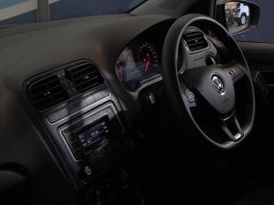 Volkswagen Polo Vivo hatch 1.6 Comfortline auto - Image 14