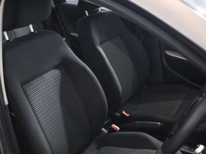 Volkswagen Polo Vivo hatch 1.6 Comfortline auto - Image 16