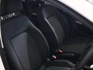 Volkswagen Polo Vivo hatch 1.6 Comfortline auto - Image 13