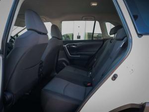 Toyota RAV4 2.0 GX auto - Image 16