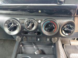 Toyota Hilux 2.8GD-6 Xtra cab 4x4 Legend 50 auto - Image 17