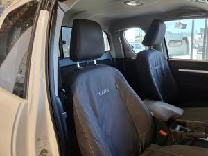Toyota Hilux 2.4GD-6 Xtra cab Raider manual - Image 12
