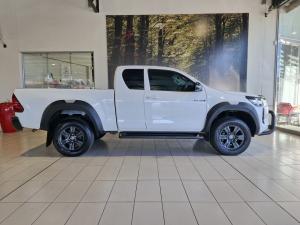 Toyota Hilux 2.4GD-6 Xtra cab Raider manual - Image 3