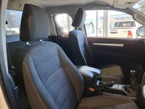 Toyota Hilux 2.4GD-6 Xtra cab Raider manual - Image 12