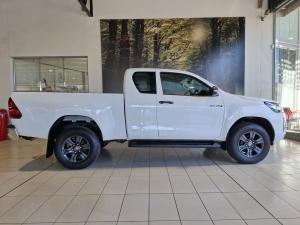 Toyota Hilux 2.4GD-6 Xtra cab Raider manual - Image 3