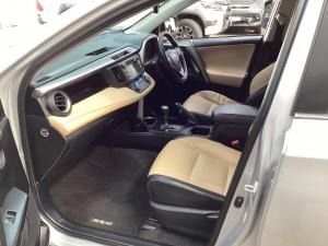 Toyota RAV4 2.2D-4D AWD VX - Image 7