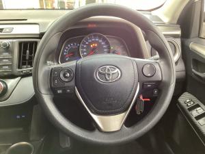 Toyota RAV4 2.0 GX auto - Image 8