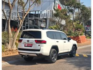 Toyota Land Cruiser 300 3.3D GR-Sport - Image 2