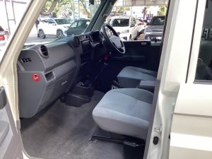 Toyota Land Cruiser 79 4.5D-4D V8 double cab LX - Image 7