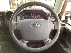 Toyota Land Cruiser 79 4.5D-4D V8 double cab LX - Image 8