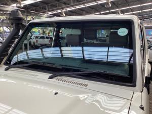 Toyota Land Cruiser 79 4.5D-4D V8 double cab LX - Image 11