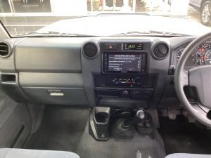 Toyota Land Cruiser 79 4.5D-4D V8 double cab LX - Image 12
