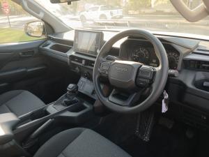 Toyota Hilux 2.8 GD-6 RB SRX 4X4 automaticD/C - Image 6