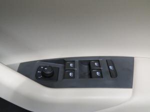 Volkswagen Polo 1.6 Tiptronic - Image 18
