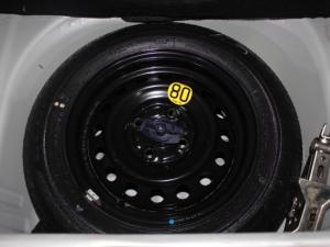 Toyota Vitz 1.0 XR AMT - Image 9